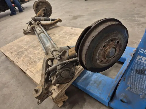 OEM 965438228 Hinterachsschwinge für Citroen Berlingo image 5