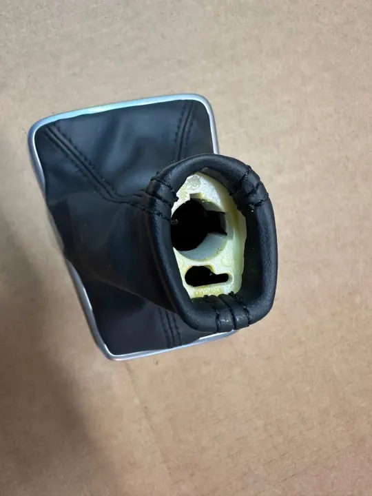 Pommeau de levier OEM 1000272739 pour Volvo V40 II image 3