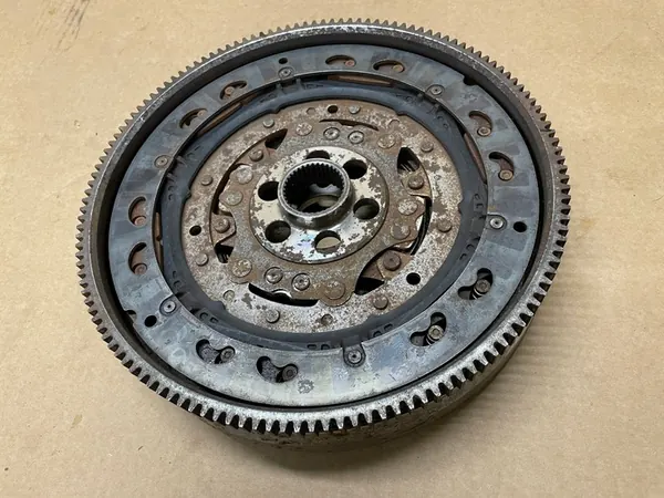 Volante bimassa VW T6 DSG 2.0 TDI image 8