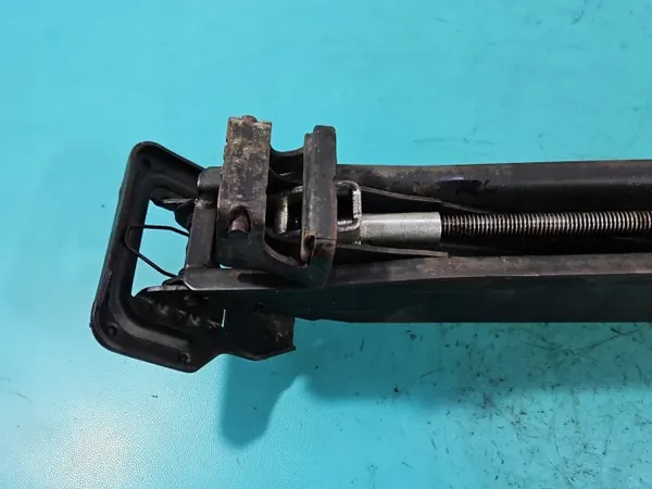 Begagnad trapezformad domkraft OEM 7L0011031H Audi Q7 image 3