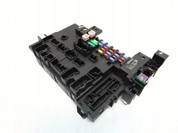 BSI-module Zekeringkast 2.4 PHEV Mitsubishi Outlander image 3