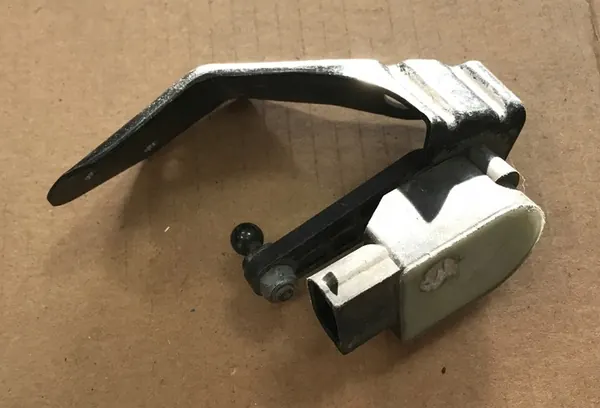 Capteur de niveau avant gauche Audi A8 D3, OEM 8E0907503 image 2