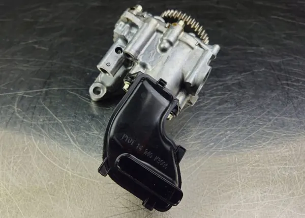 Bomba de aceite usada OEM PY0114100 Mazda 6 2.5 image 3