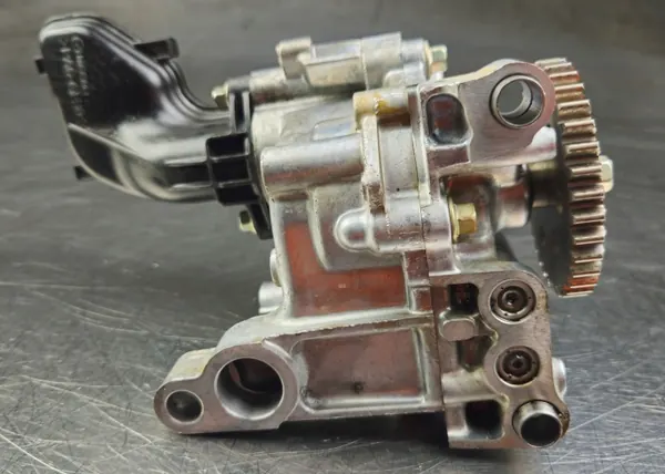 Bomba de aceite usada OEM PY0114100 Mazda 6 2.5 image 8