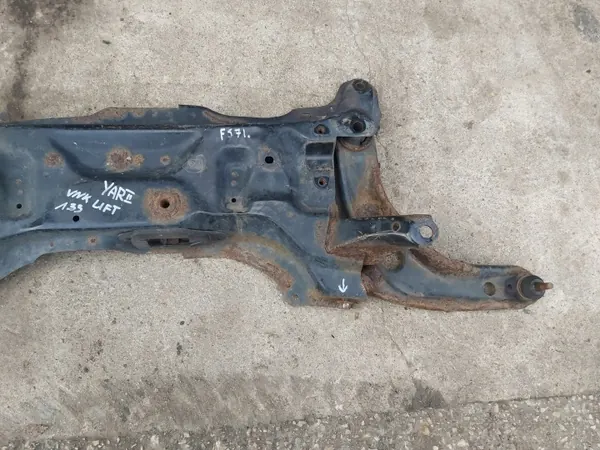 Subchasis delantero Toyota Yaris II OEM YARIS II SANKI PRZÓD image 3