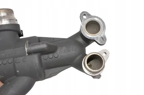 Conector de saída de água Aston Martin OEM 7G43-8594-AA image 3