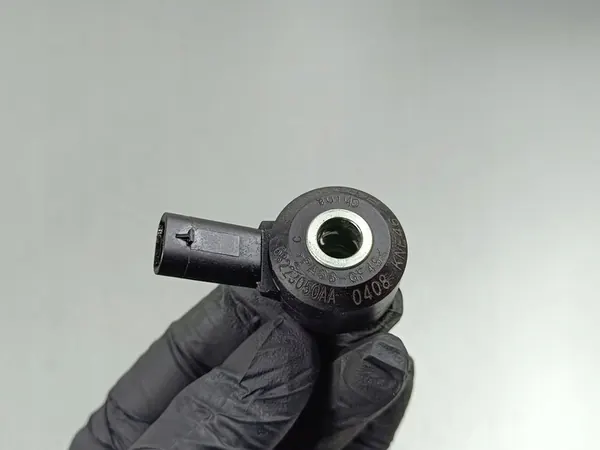 Sensor de detonação Alfa Romeo Stelvio 2021 68223050AA image 1