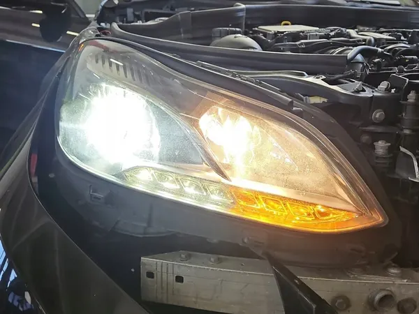 Rechter Koplamp Mercedes W212 Europa OEM A2128205039 image 2