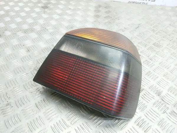 Volkswagen Golf III höger bakljus 1H6945112B image 3