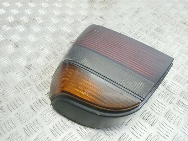 Volkswagen Golf III höger bakljus 1H6945112B image 4