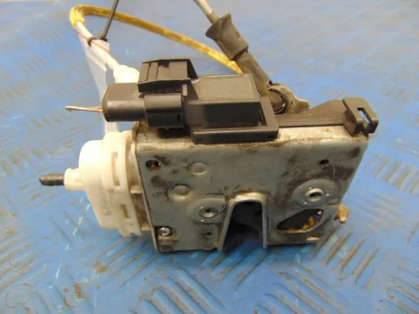 AUDI A4 8L Vänster Framslå Lock 8L1837016A image 2