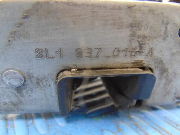 AUDI A4 8L Vänster Framslå Lock 8L1837016A image 4