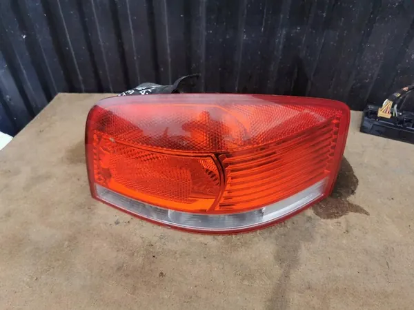 Lámpara Trasera Derecha Audi A3 8P 8P0945096A image 2