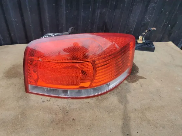 Lámpara Trasera Derecha Audi A3 8P 8P0945096A image 3