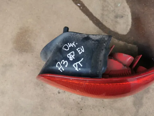 Lámpara Trasera Derecha Audi A3 8P 8P0945096A image 4