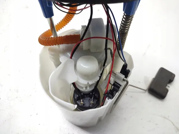 Brandstofpomp VW Golf VII A3 8V Octavia III OEM 5Q0919051M image 2