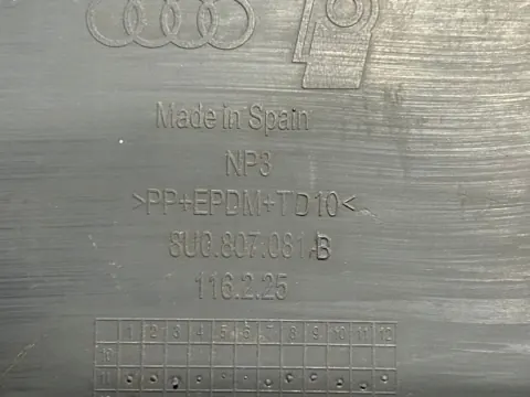 AUDI Q3 8U Främre Övre Stötfångare OEM image 3