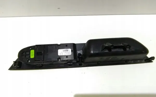 Achterste linker raamcontroleknop BMW 5 TOURING E61 OEM 9122111 image 2