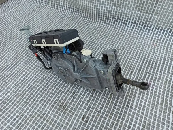 Atuador porta-bagagens Mercedes OEM A2128201842 - Usado image 4