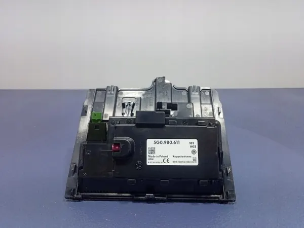 OEM 5G0980611 USB-poort Antenneversterker VW Passat B8 image 4