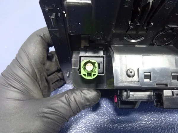 OEM 5G0980611 USB-poort Antenneversterker VW Passat B8 image 6