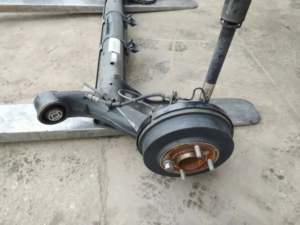 Bakaxel fjädring FORD FIESTA MK8 OEM image 3