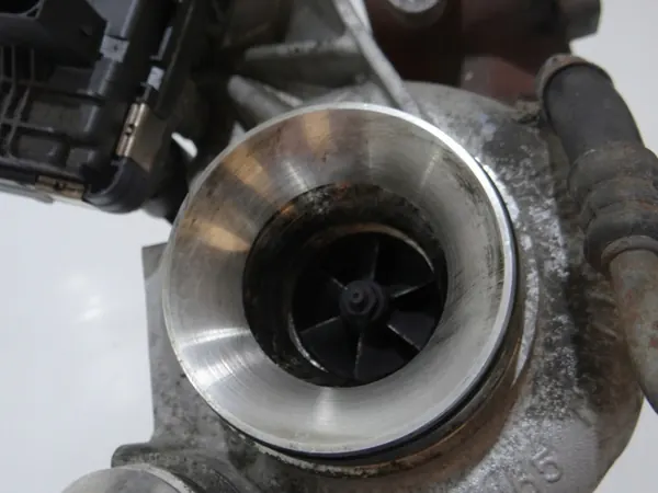 Turbo BMW usado OEM 8519475 para F30 N47D20C image 3