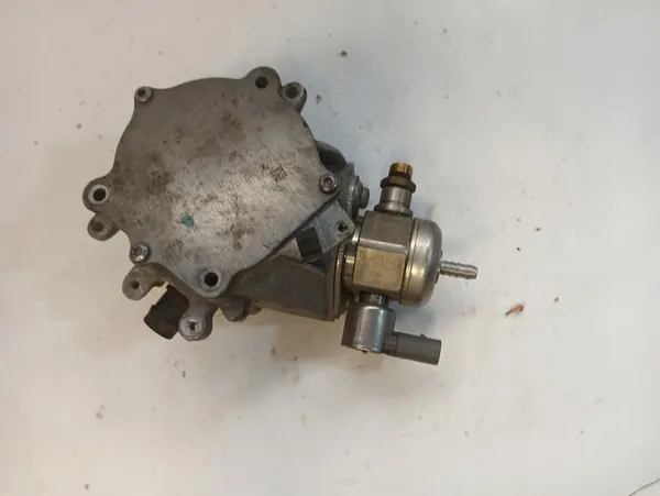 Volkswagen New Beetle Imupumppu 06K145100J image 10