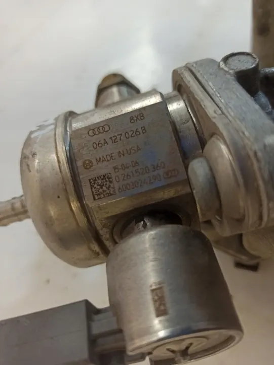 Volkswagen New Beetle Imupumppu 06K145100J image 3