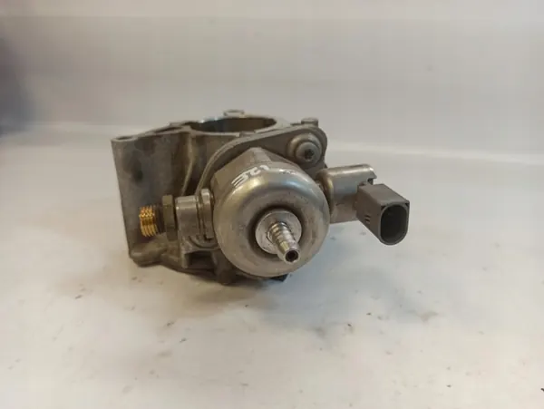 Volkswagen New Beetle Imupumppu 06K145100J image 7