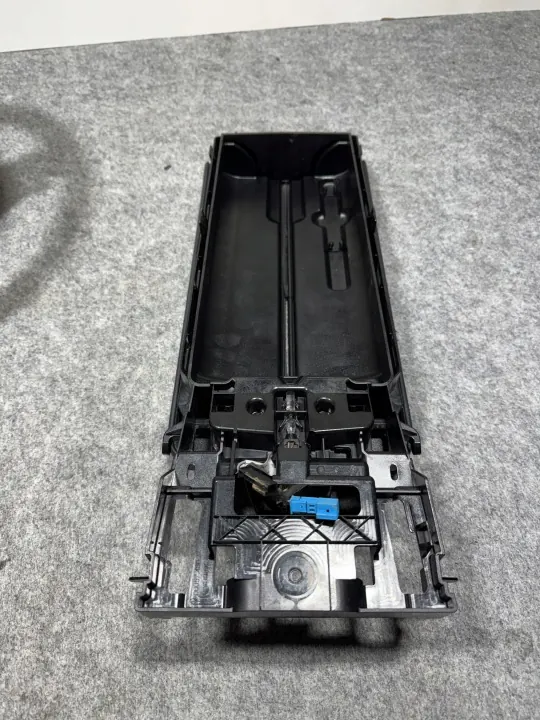 Mercedes W212 middenconsole armsteun OEM 0005748037 image 4