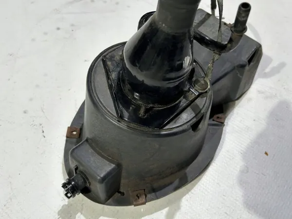 Tapa de trampilla de combustible OEM 10401497 Chevrolet Corvette C5 image 5