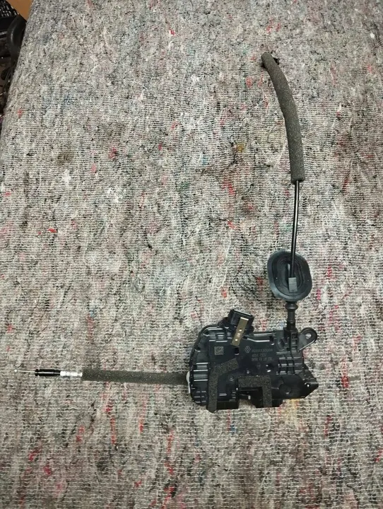 Vänster Framdörrslås Renault Clio IV 12- 805033000R image 3