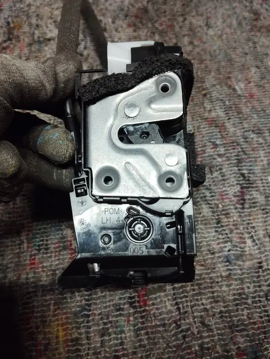 Vänster Framdörrslås Renault Clio IV 12- 805033000R image 4