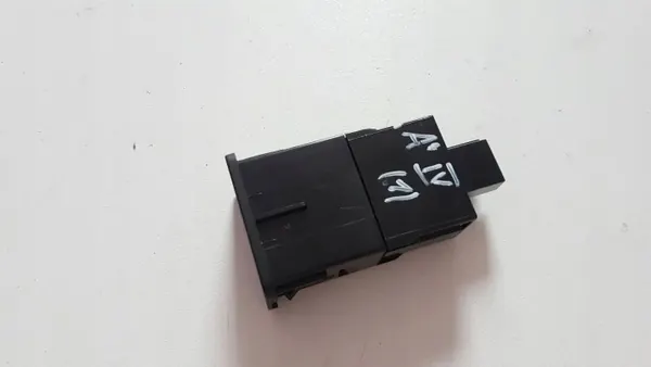 Tomada AUX Mercedes-Benz OEM A2478200401 - Usado image 3