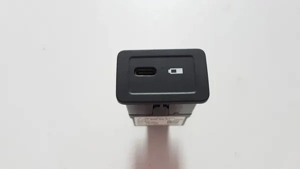 Tomada AUX Mercedes-Benz OEM A2478200401 - Usado image 4