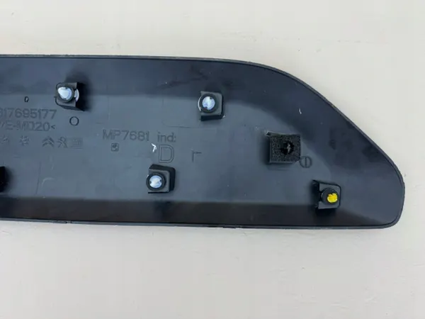 OEM 9817695177 Oikea Takaoven Lista image 10