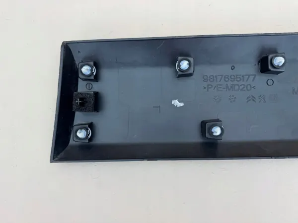 OEM 9817695177 Oikea Takaoven Lista image 9