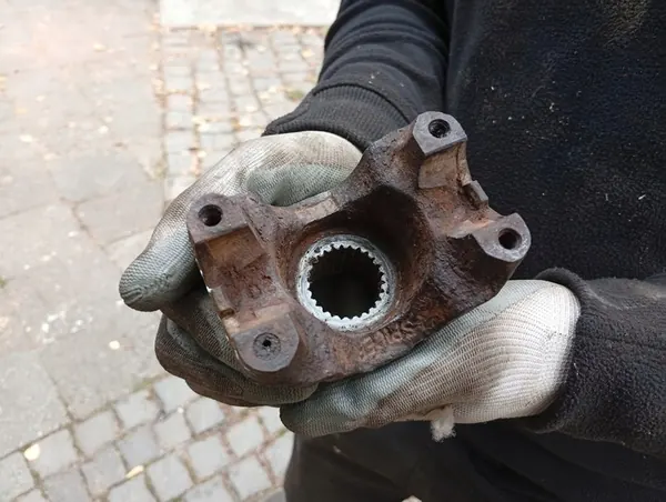 Jeep Grand Cherokee WJ - Rear Differential Flange image 4