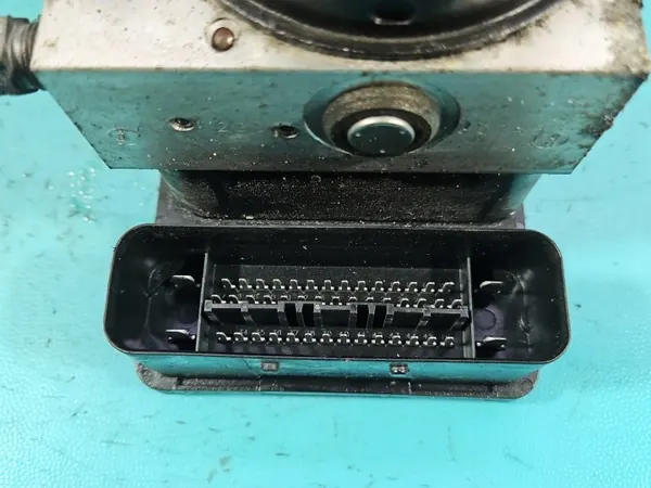 Bomba ABS usada OEM 9659137080 para Peugeot 206 image 4