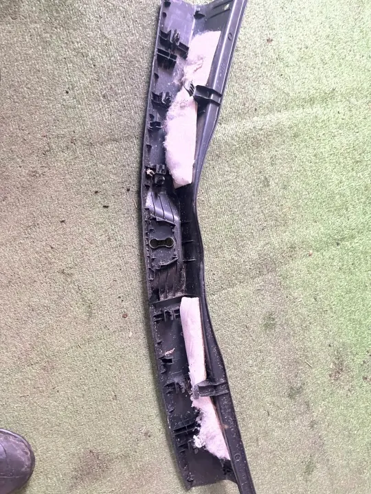 Mazda CX-5 II bakre bältesskydd OEM 254519 image 4