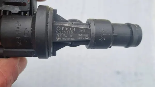 BMW Bränsleventil 7621174 image 2