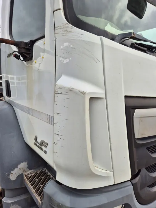 Garniture d'angle cabine DAF LF Euro 6 OEM 246 - Blanc image 2
