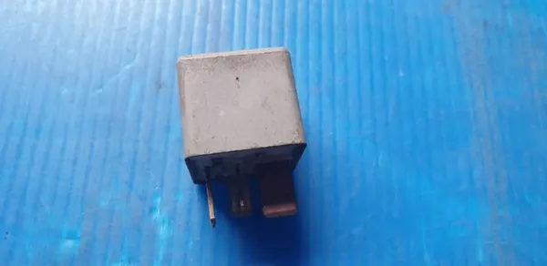 Relé VW 8A0951253E 208 - Pieza OEM Usada image 2