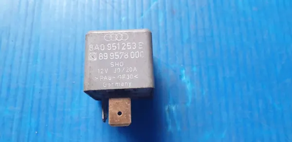 Relé VW 8A0951253E 208 - Pieza OEM Usada image 3