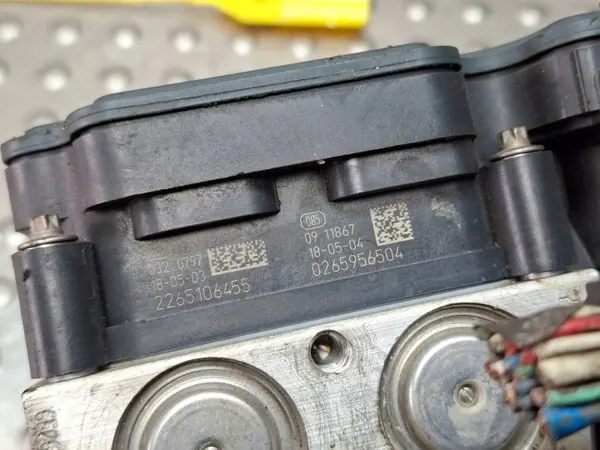 Bomba ABS OEM S25154703 para Toyota Corolla image 7