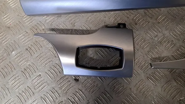 Garniture console Ford Mustang OEM FR3B-63044B92-MF image 5