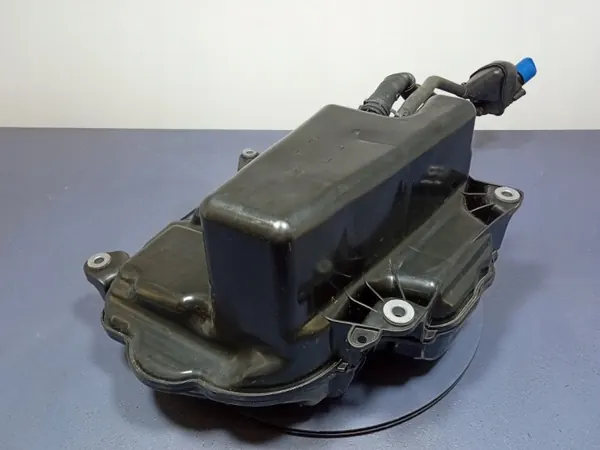 AdBlue-säiliö Audi A7 C8 3.0 TDI V6 OEM 4K0131878 image 5