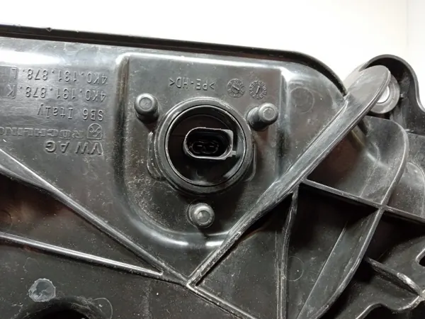 AdBlue-säiliö Audi A7 C8 3.0 TDI V6 OEM 4K0131878 image 8
