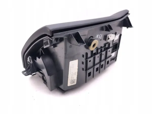 Passagerarhandskfack Mercedes W167 OEM A1676803900 image 4